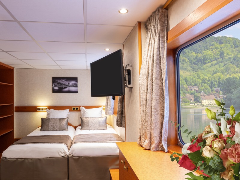 Main Deck 2 Single Beds Suite Cat B